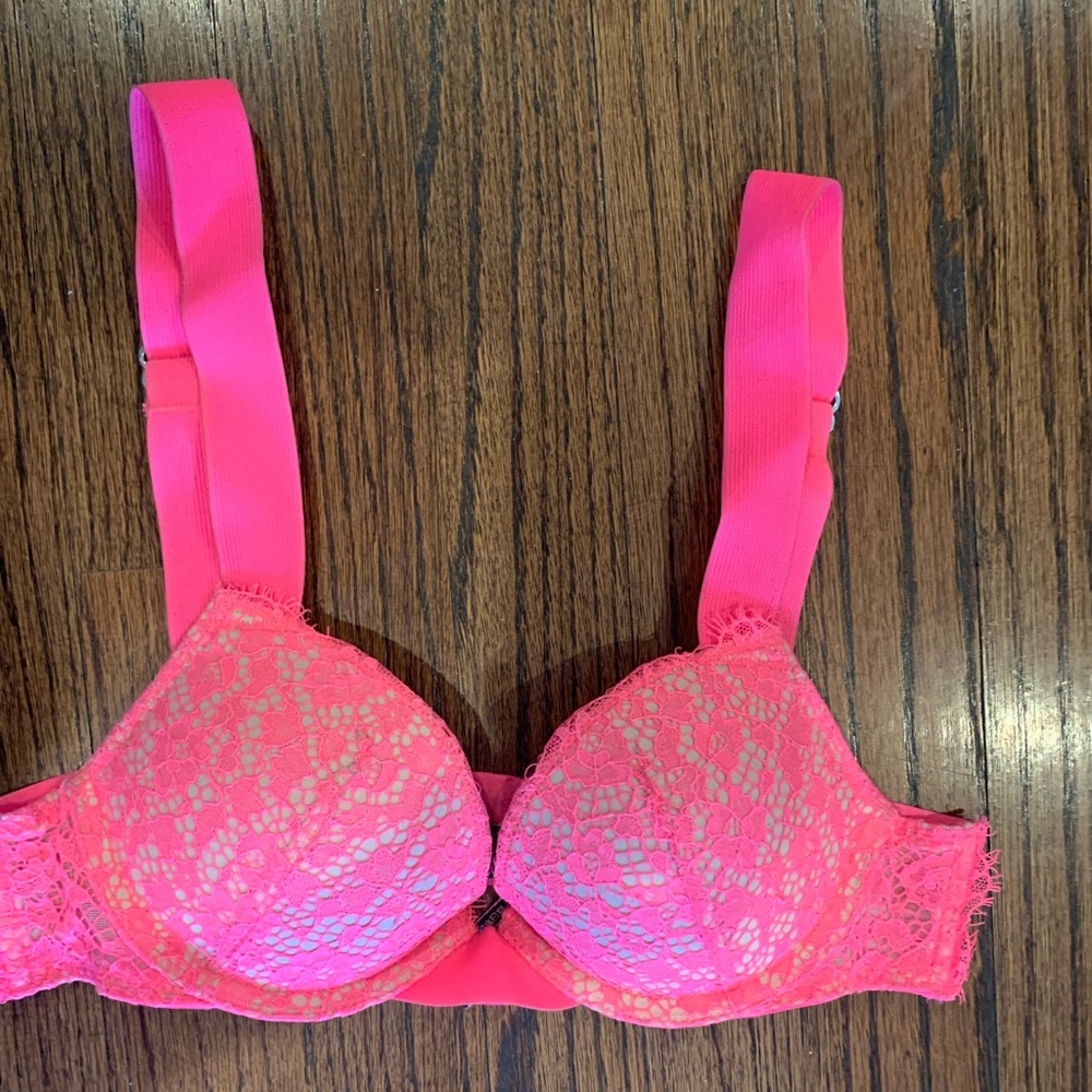 Victoria secret bra.